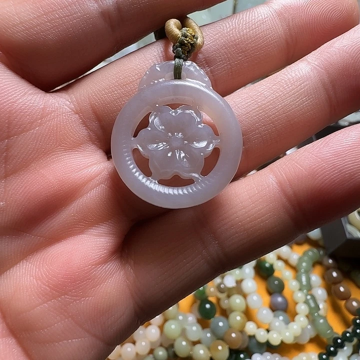 和田玉（青白玉）未镶嵌颈饰