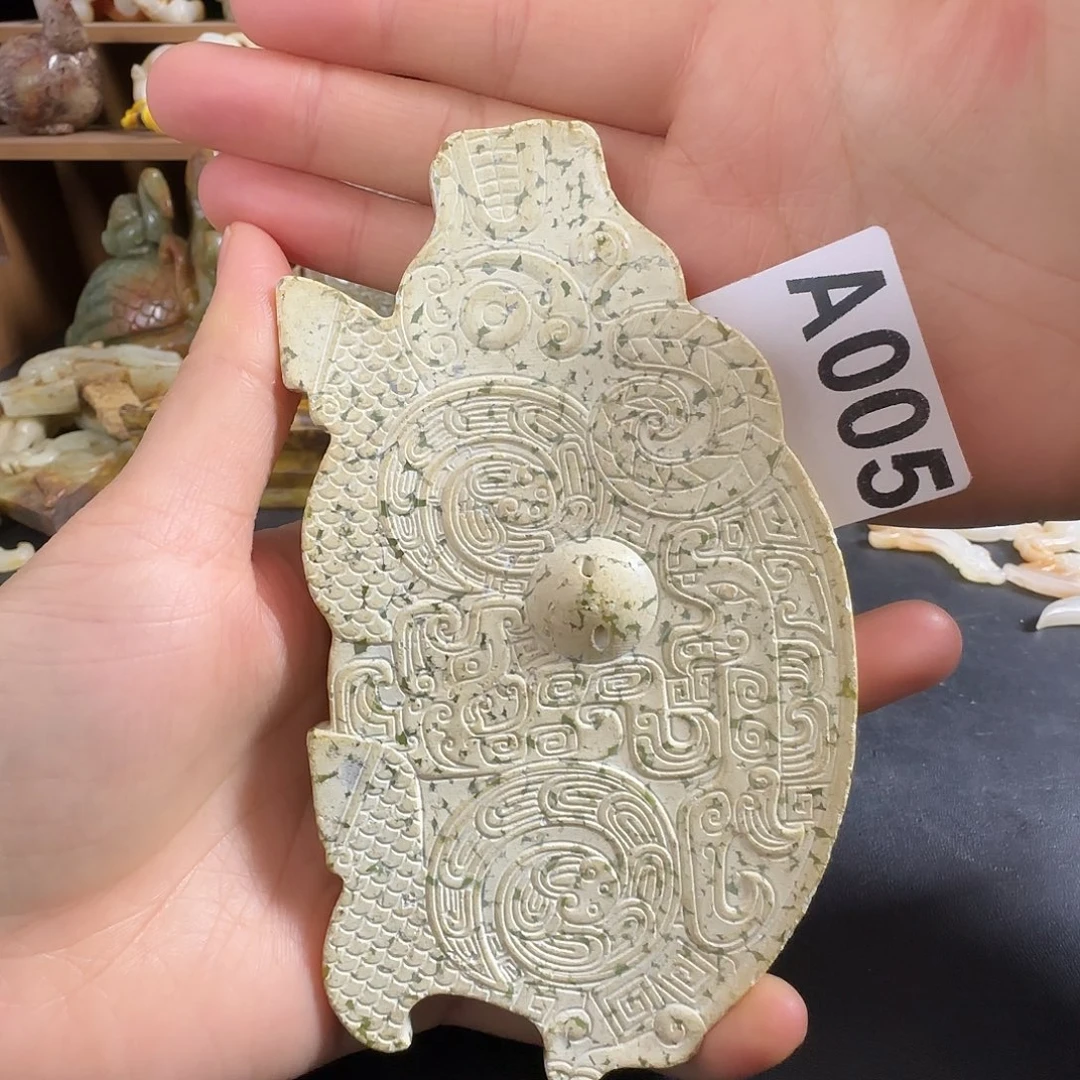 透闪石质玉未镶嵌挂件