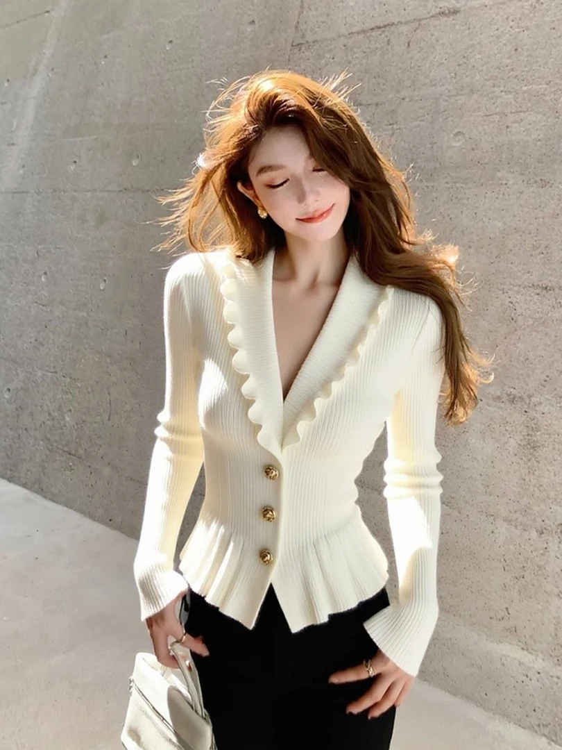 2025秋冬绝美巨好看时尚漂亮温柔气质小众不撞款穿搭白色针织上衣