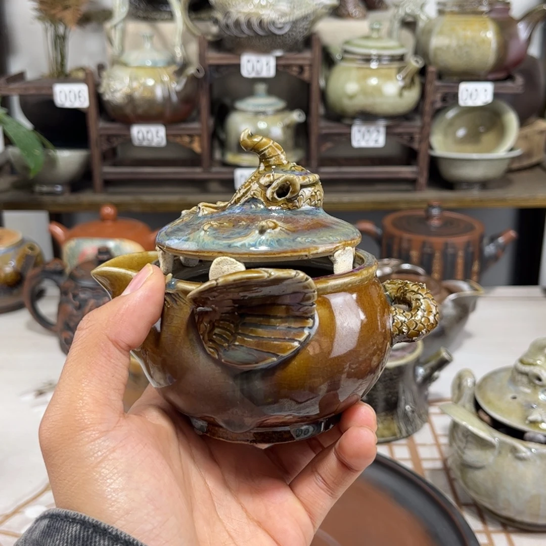 颜***苛貔貅手抓壶，白泥纯裸坯柴烧