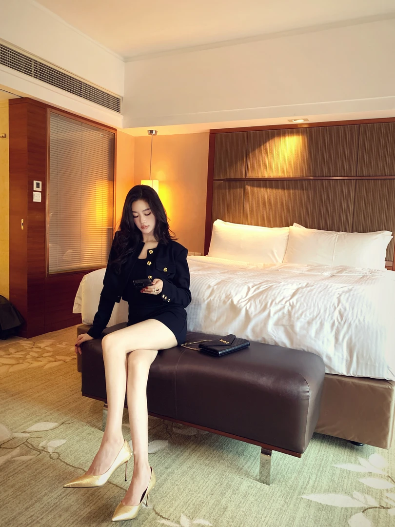 金南一圆领金扣长袖短外套气质秋季女U领短裙两件套0111211000