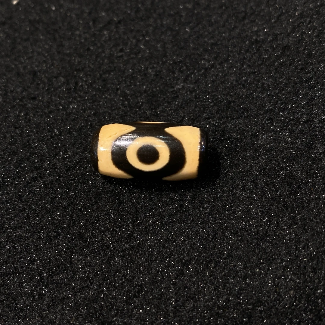 台工艺猫猫三眼玛瑙单颗珠，尺寸19.5*10mm