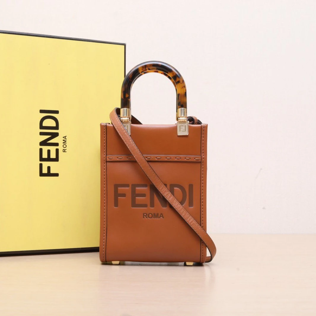 95新 FENDI/芬迪 斜跨包 Mini迷你 浅咖色 皮革C P215562411