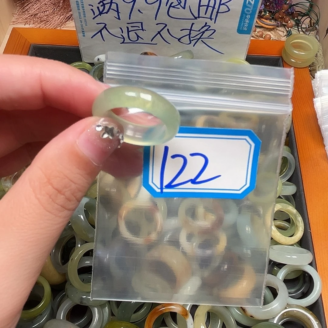 云***羡未镶嵌蛇纹石玉珠宝奇石