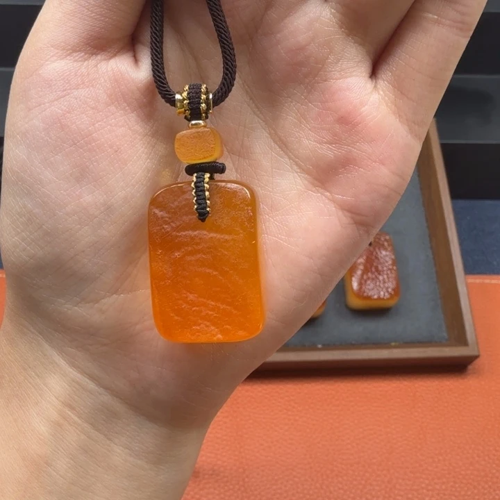 蜜蜡未镶嵌吊坠(赠链)