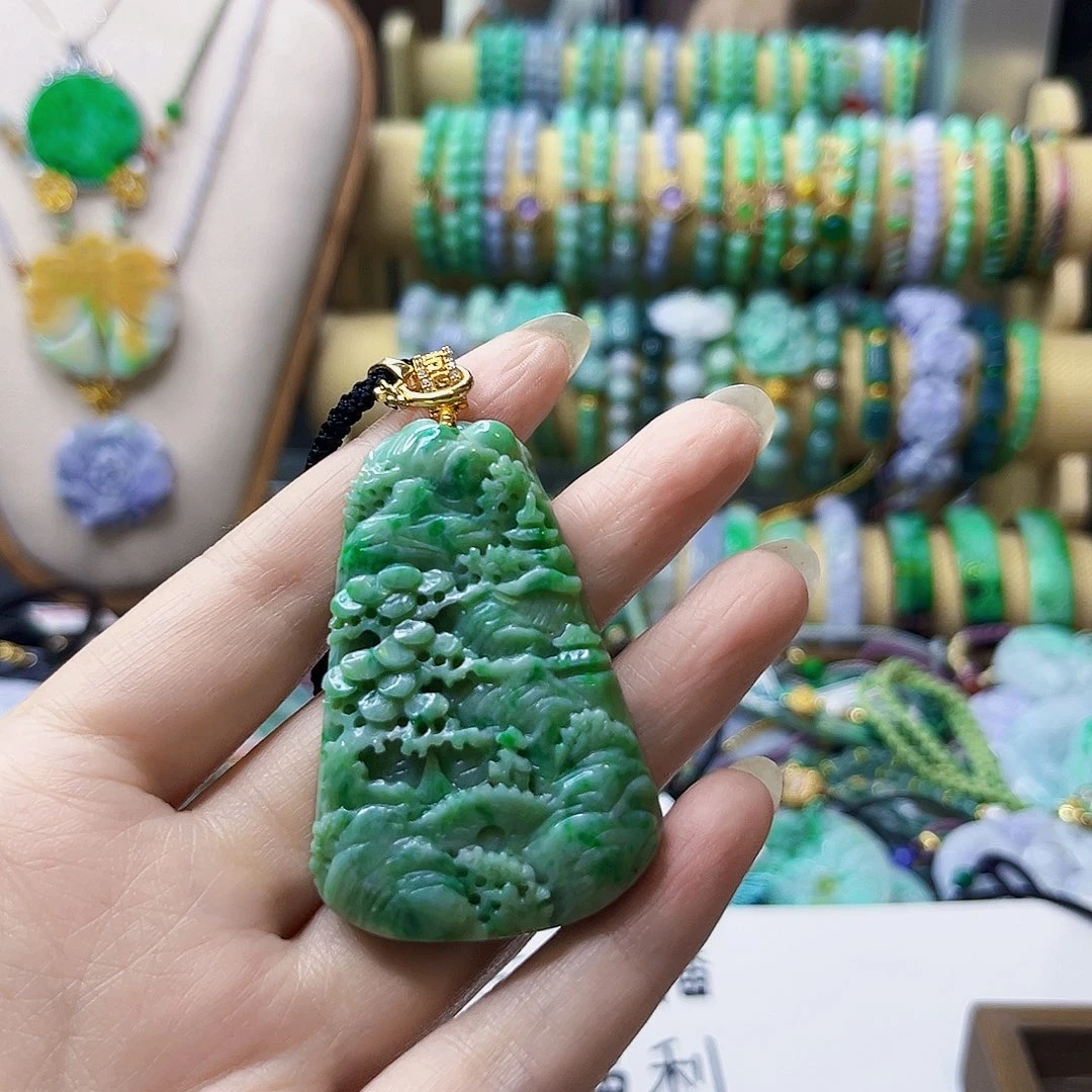 翡翠未镶嵌颈饰翡翠首饰