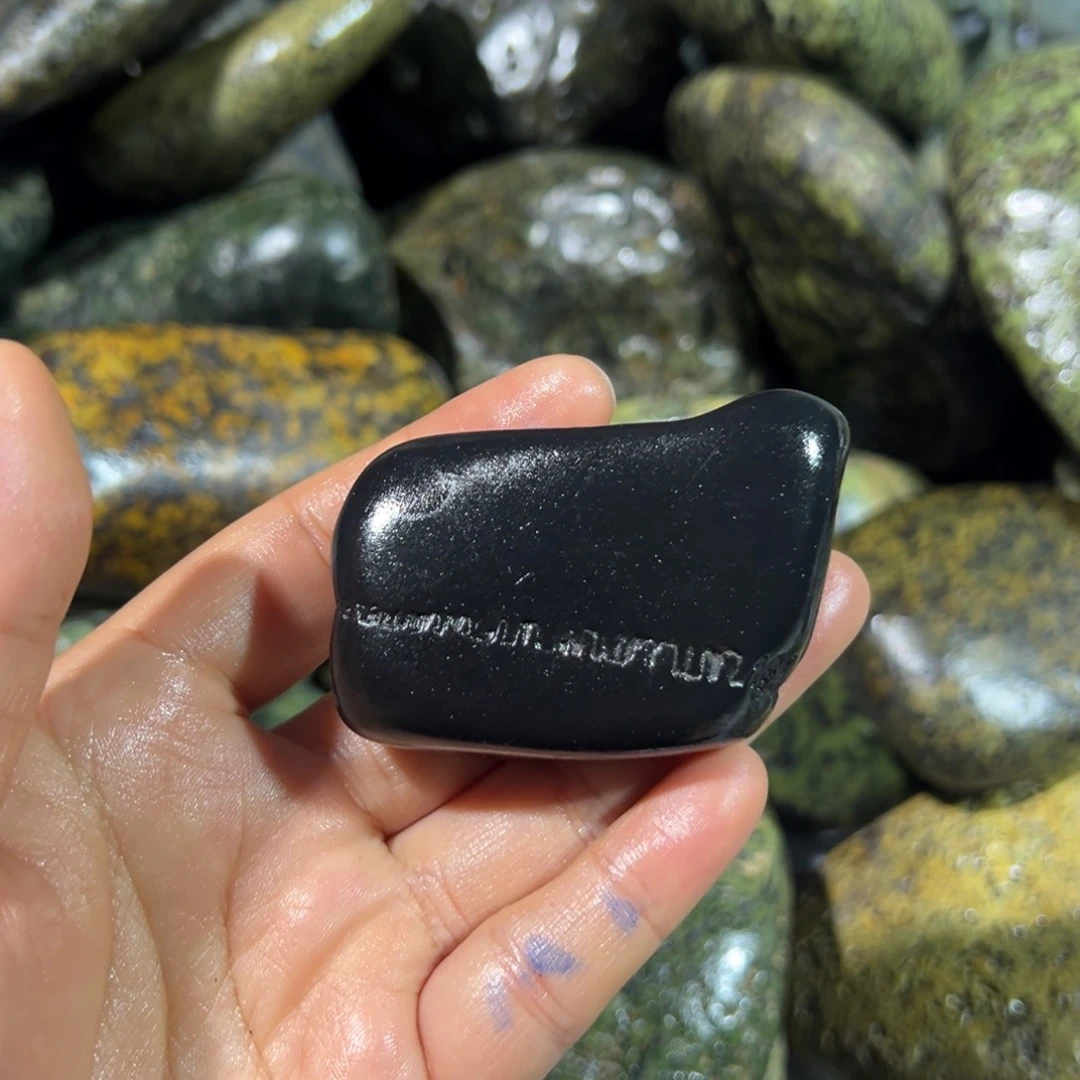 未镶嵌蛇纹石玉西藏藏玉药王石牛****业