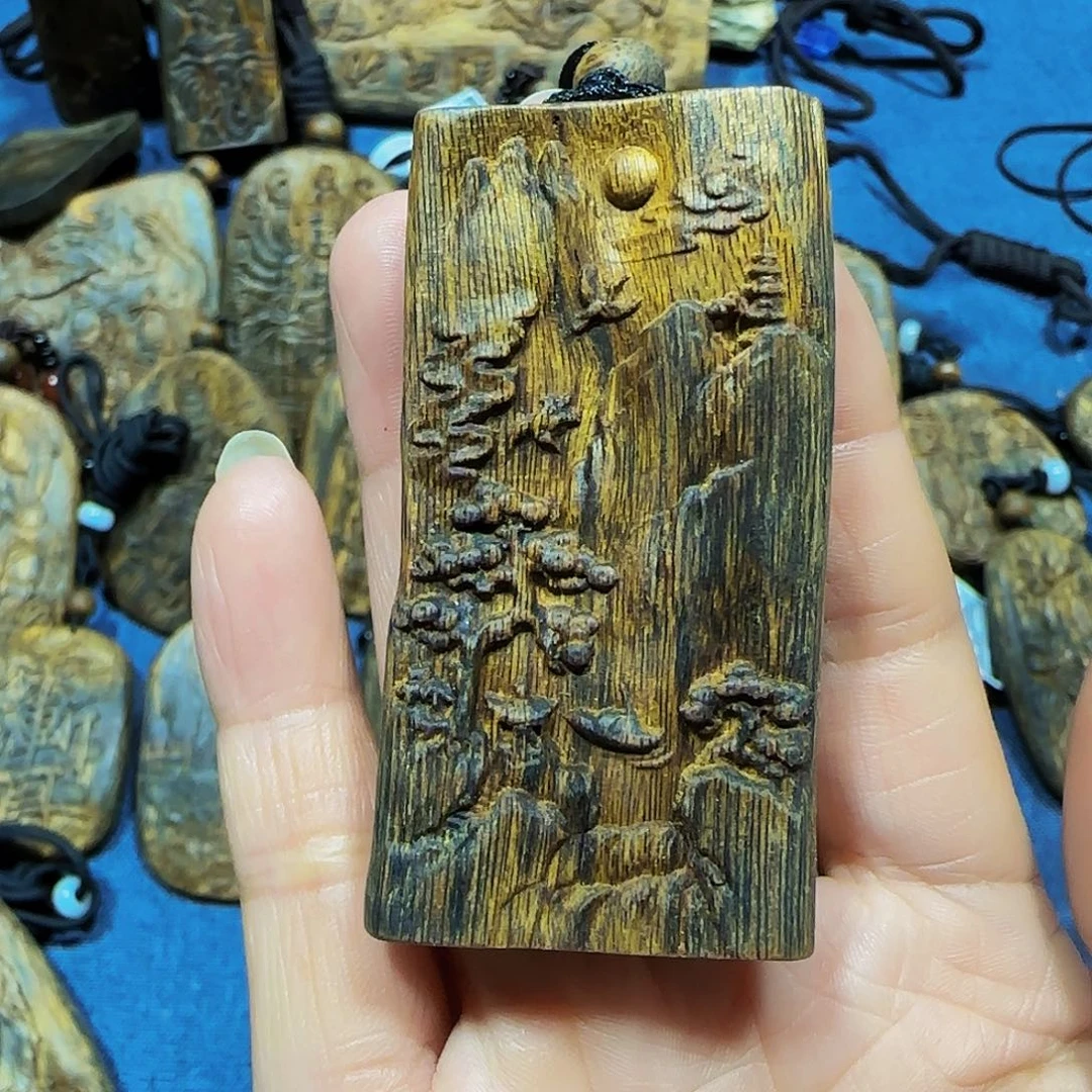 沉香沉香碎屑海南白奇乌身老料山水牌带绳14