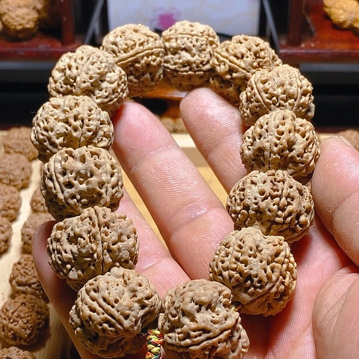 金刚菩提手串8****8古龙梅花