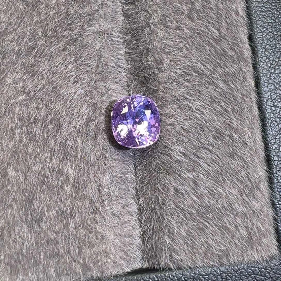 彩色蓝宝石裸石2.57克拉一粒带大证