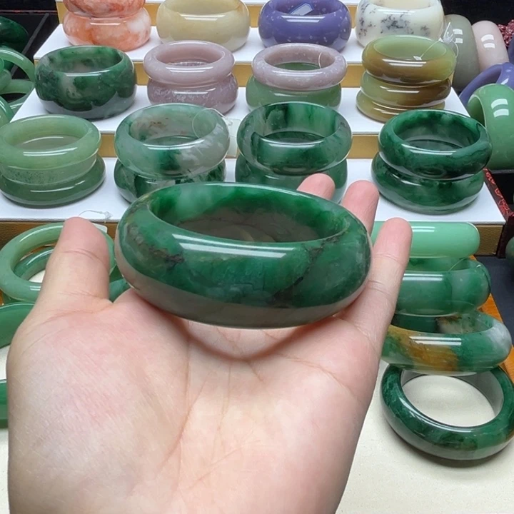 石英质玉（非洲翠）未镶嵌手镯