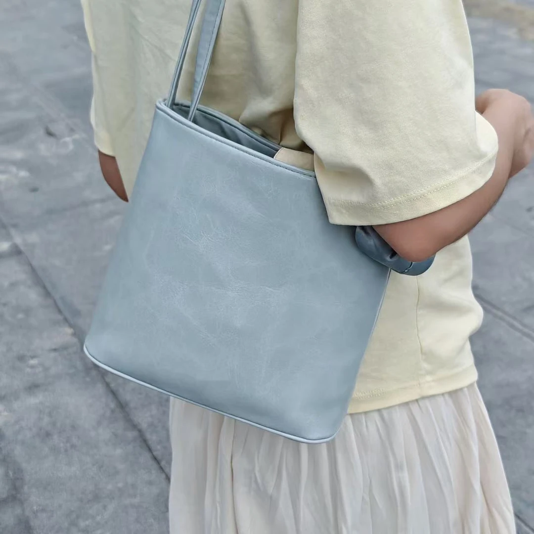 东家小众单肩斜挎时尚轻奢包包（C131-C180)