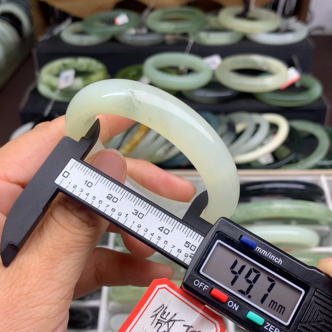 蛇纹石玉未镶嵌手镯541