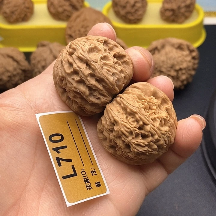 文玩核桃把件白狮3.8