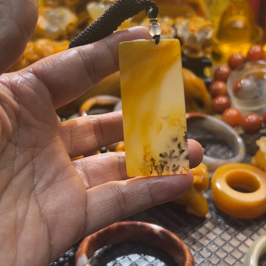 石英质玉未镶嵌颈饰