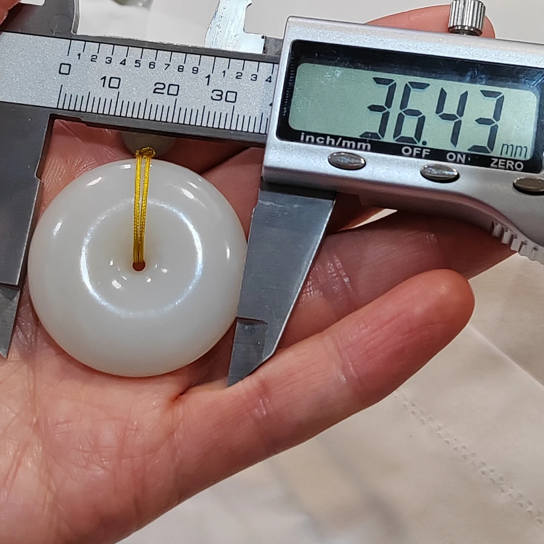 新疆和田玉平安扣挂件 油性极好 略有黑点 高性价比 苏工玉雕