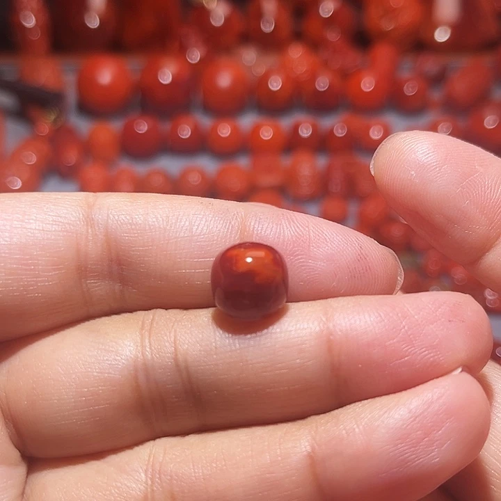 南红玛瑙未镶嵌配饰牛血火焰纹老型10.5mm