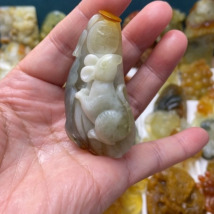 蛇纹石玉未镶嵌颈饰