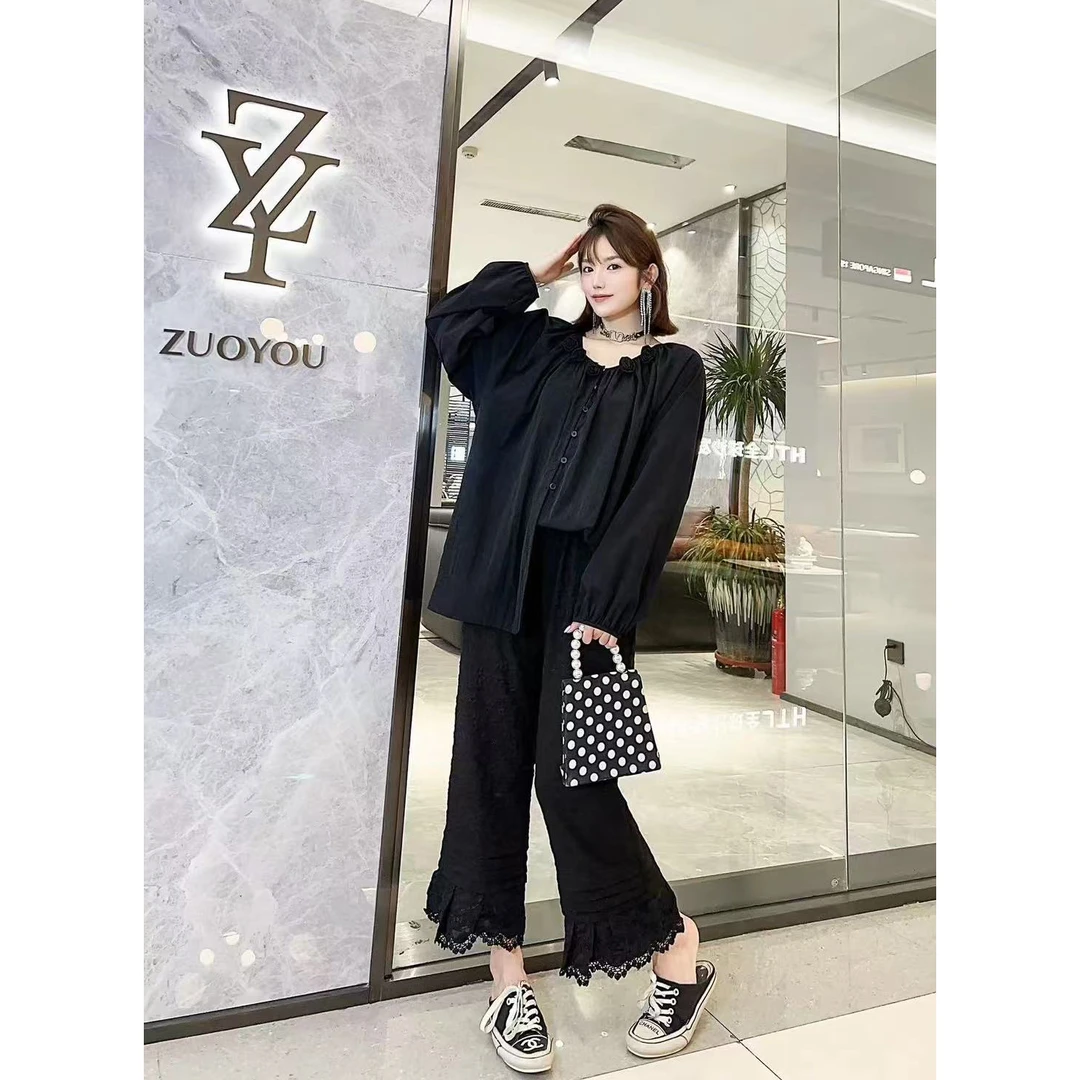 蕾丝拼接压花休闲裤