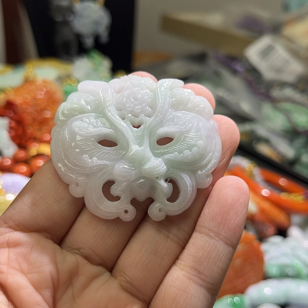 翡翠未镶嵌颈饰待编织