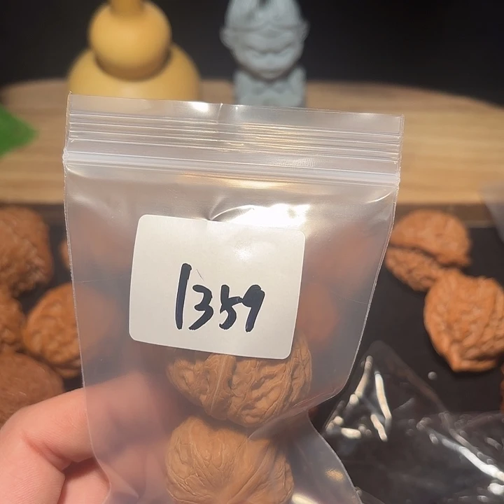 ****文玩核桃把件36 尺  元宝     1359