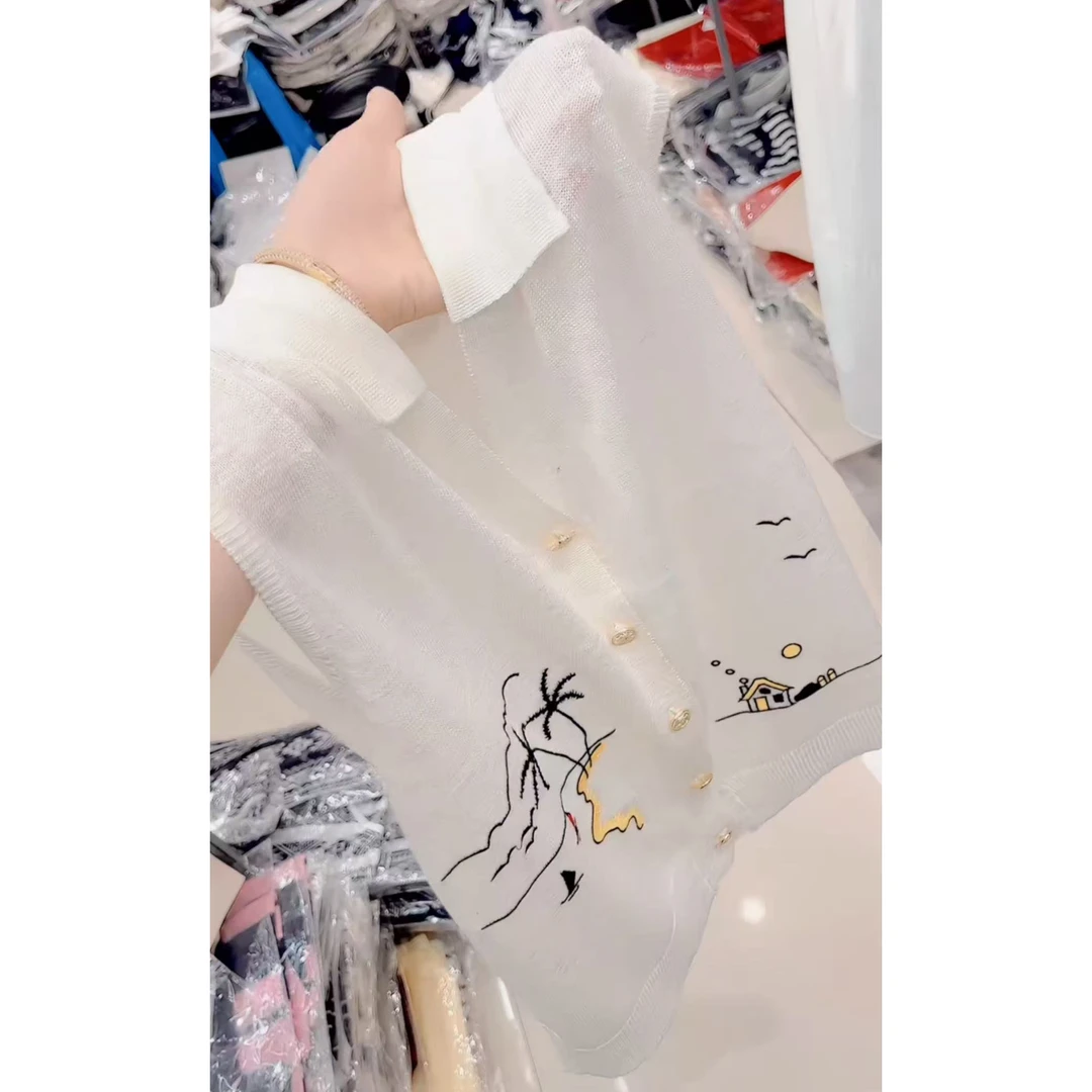 今年流行穿搭2025夏季新款温柔风毛针织衫绣花图案极简风无袖上衣