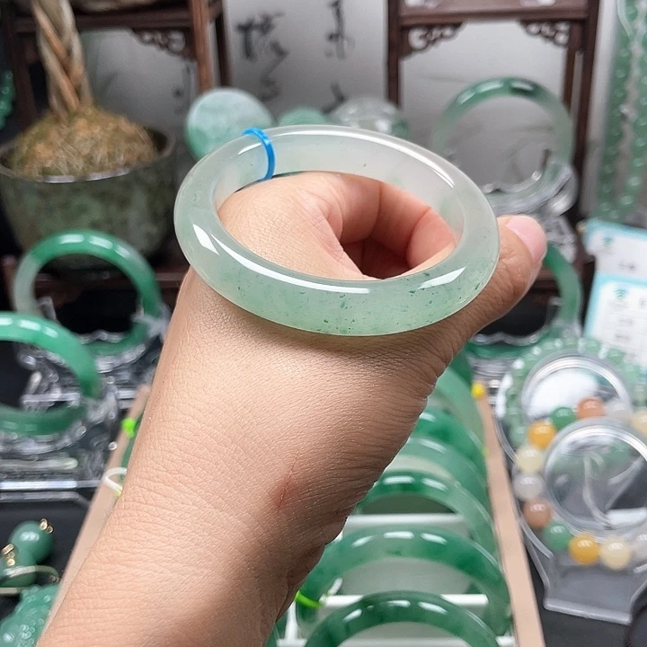 未镶嵌手镯石英质玉漫*
