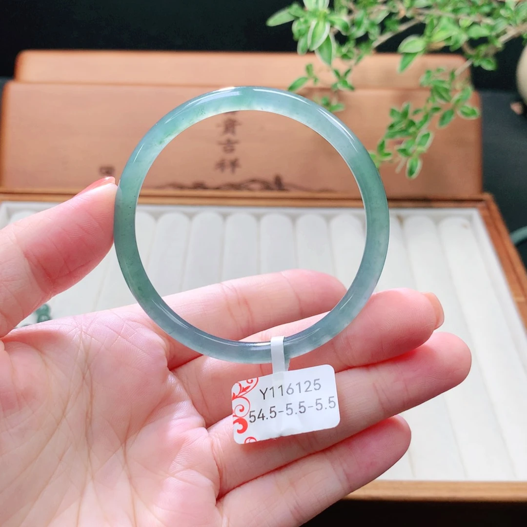 未镶嵌手镯（圆镯）翡翠