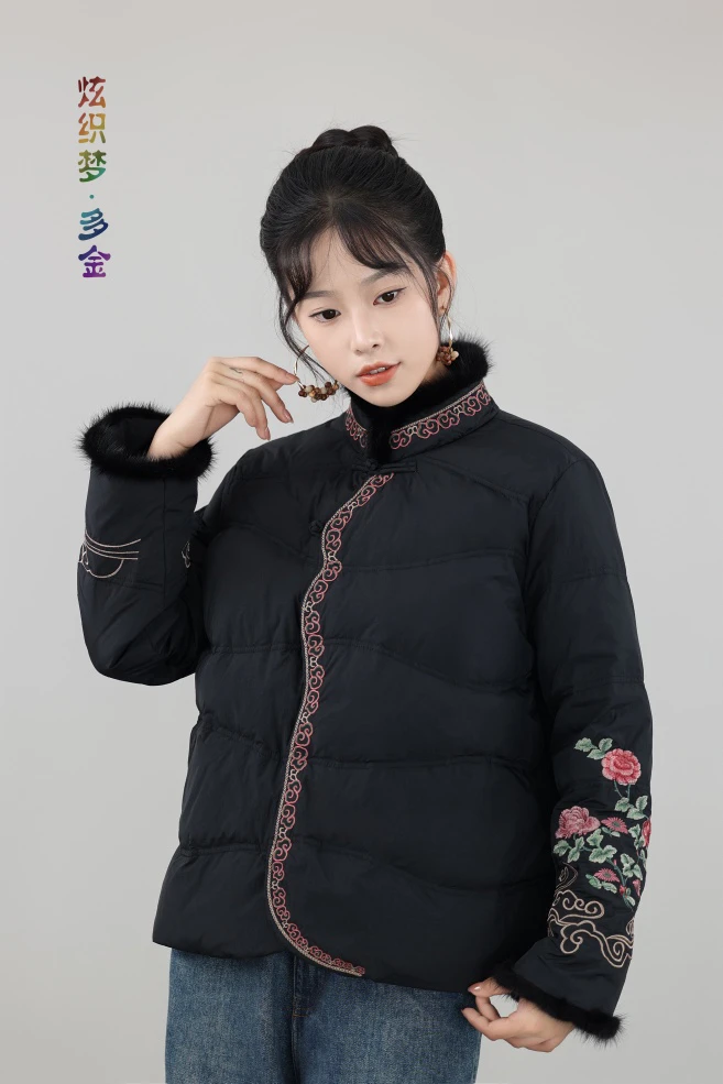 炫织梦多金24年新款偏襟立领新年袖口刺绣国风短款90羽绒服