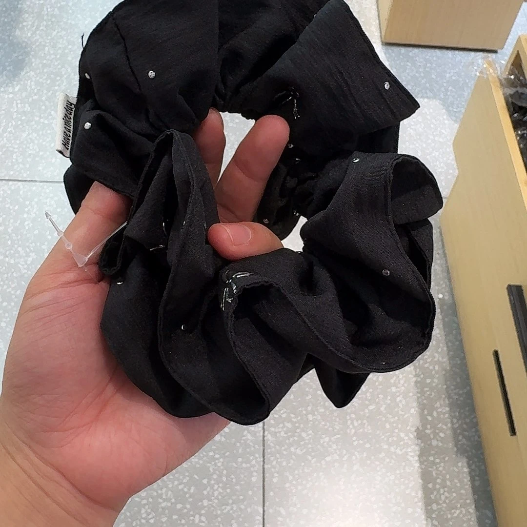 非金属无黑色蝴蝶结