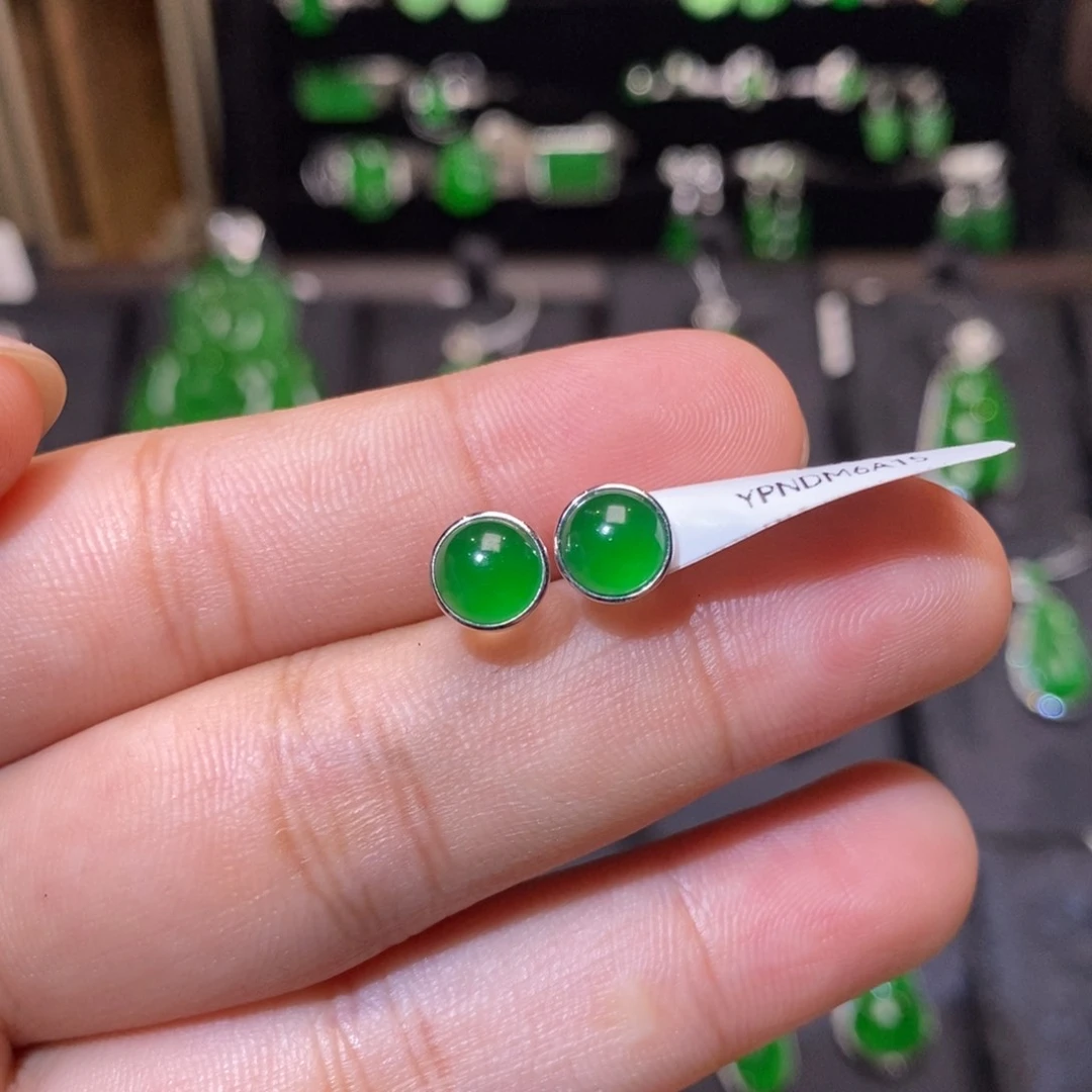 18K金镶嵌翡翠耳饰天然翡翠