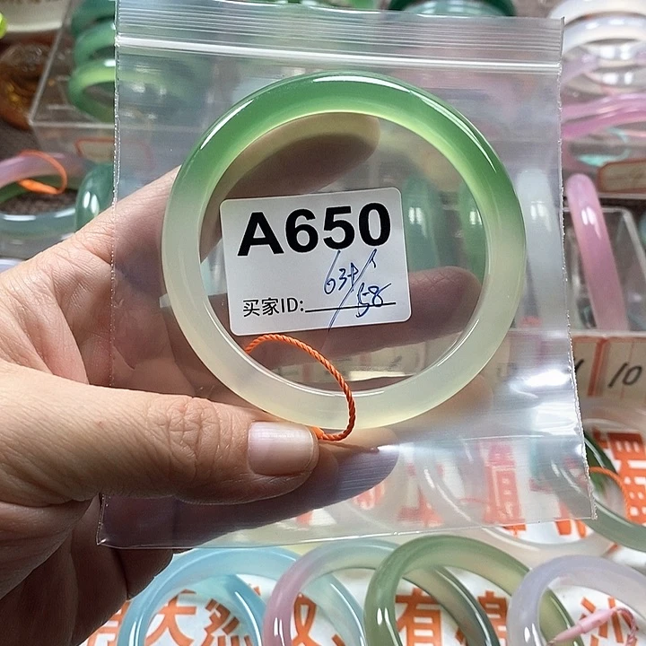 玛瑙/玉髓手镯未镶嵌