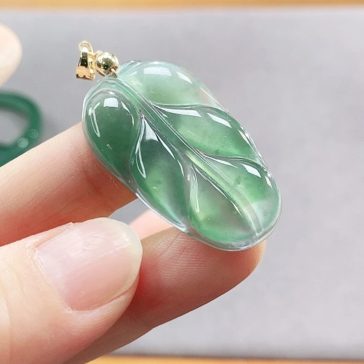 翡翠未镶嵌手镯（圆镯）