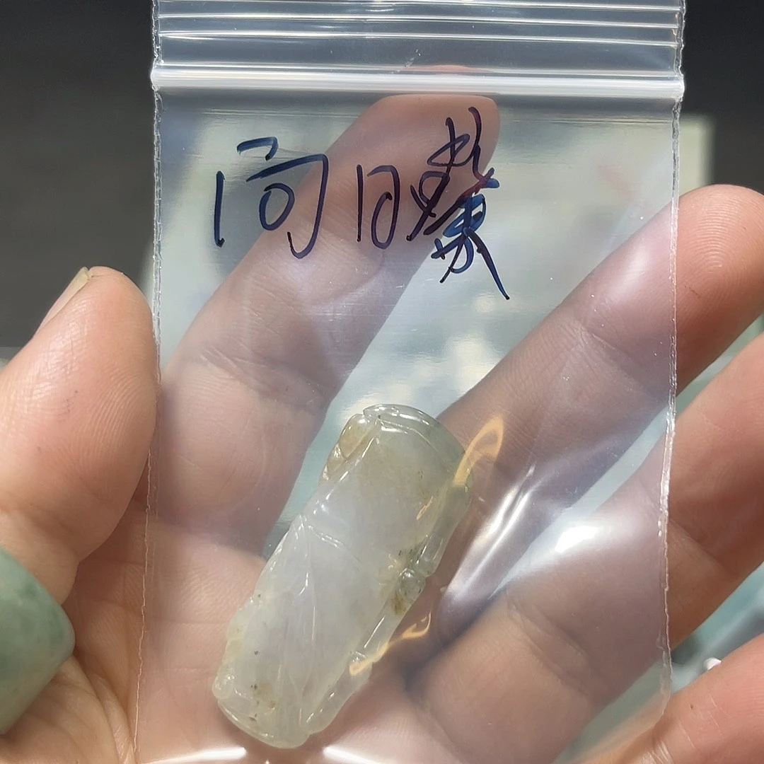 未镶嵌挂件翡翠向**?翡翠