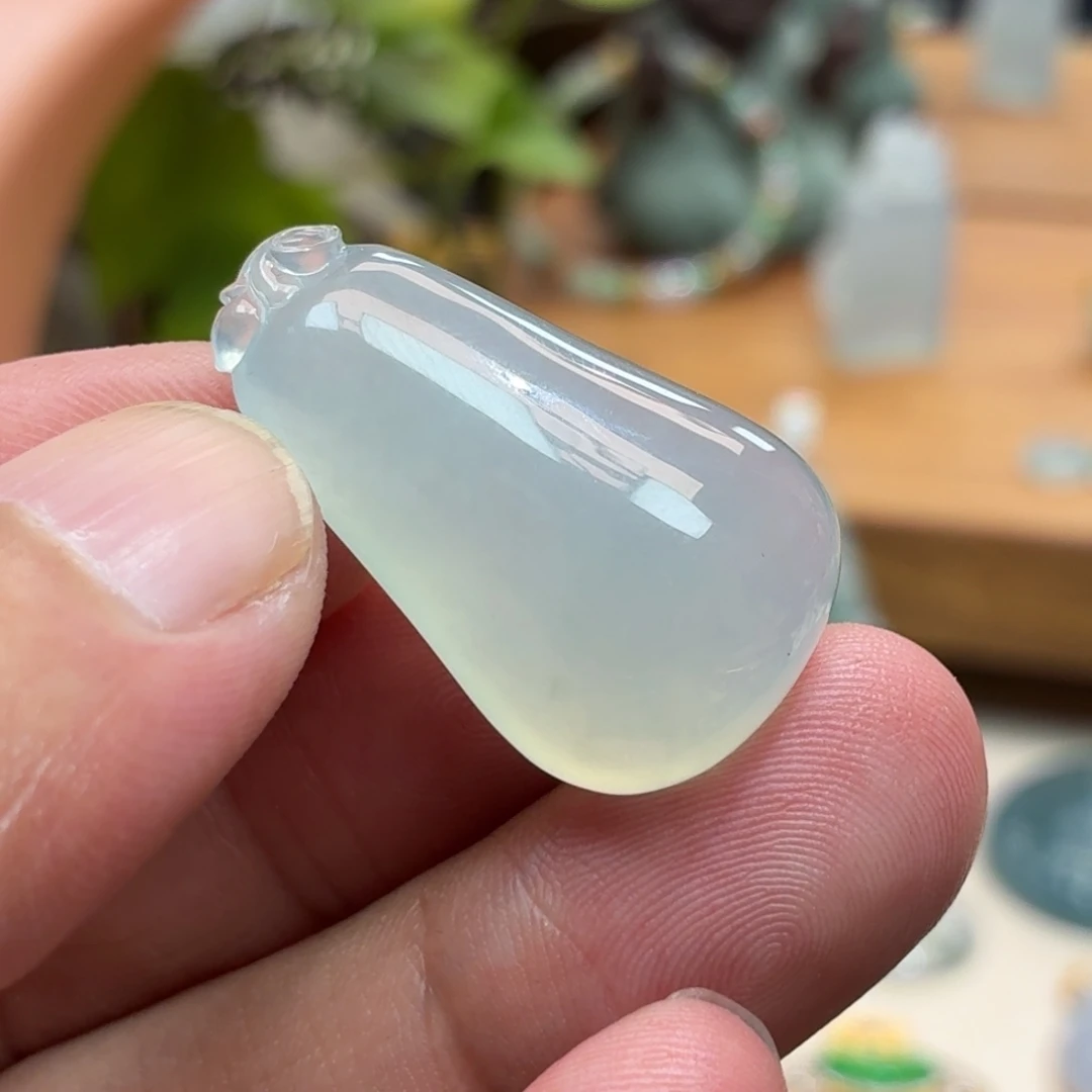 翡翠未镶嵌颈饰福瓜