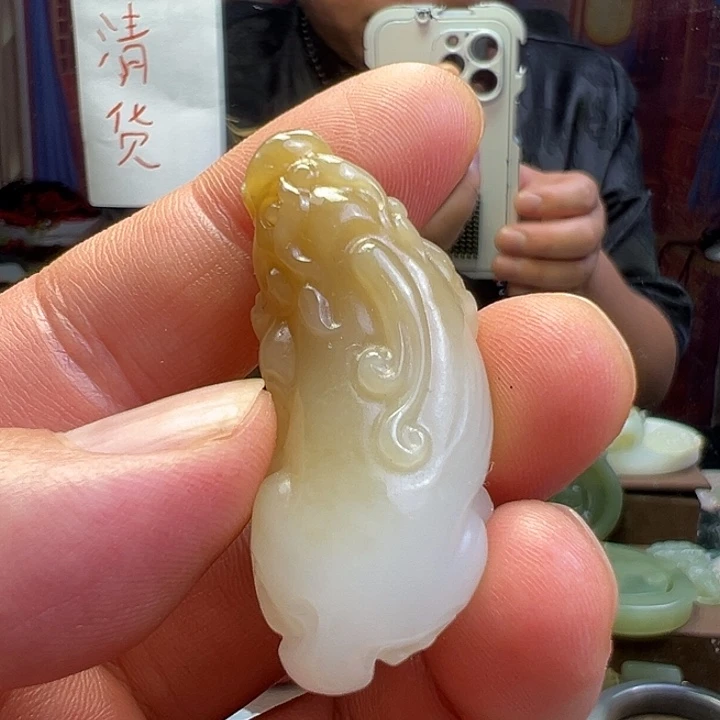 颈饰未镶嵌和田玉（糖玉）貔貅