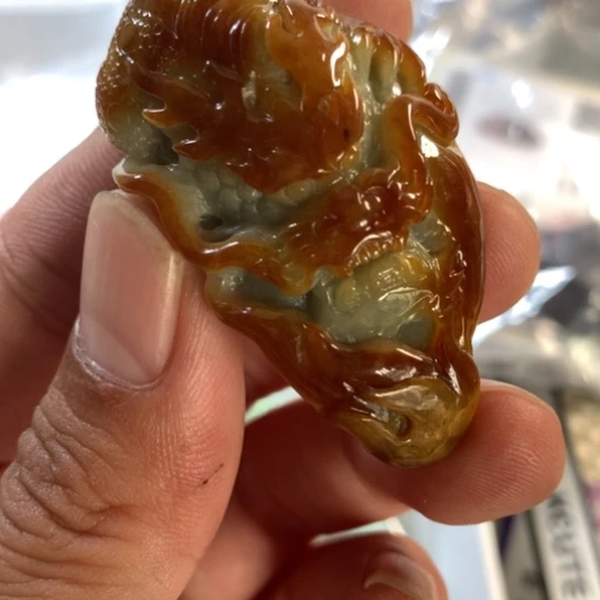 翡翠未镶嵌颈饰毁****琴翡翠