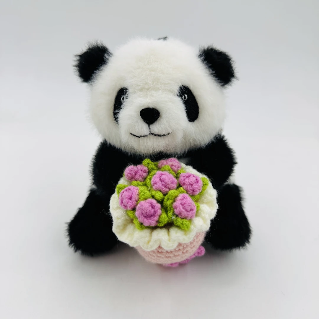 网红成都大熊猫抱玫瑰花大挂件钥匙扣毛绒背包饰品钩织玫瑰迷你