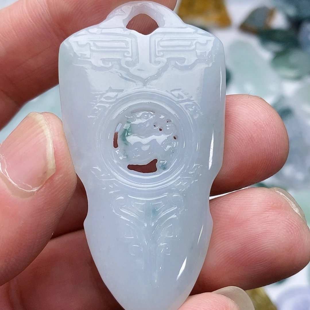 翡翠颈饰未镶嵌仿古牌