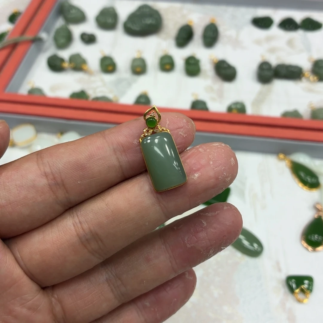 2***7和田玉18K金镶嵌颈饰