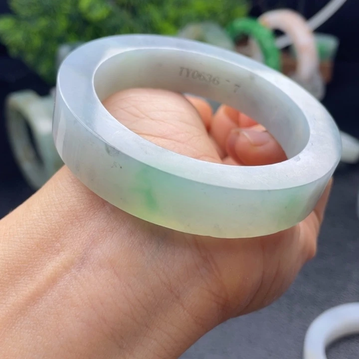 定制翡翠不退不换未镶嵌