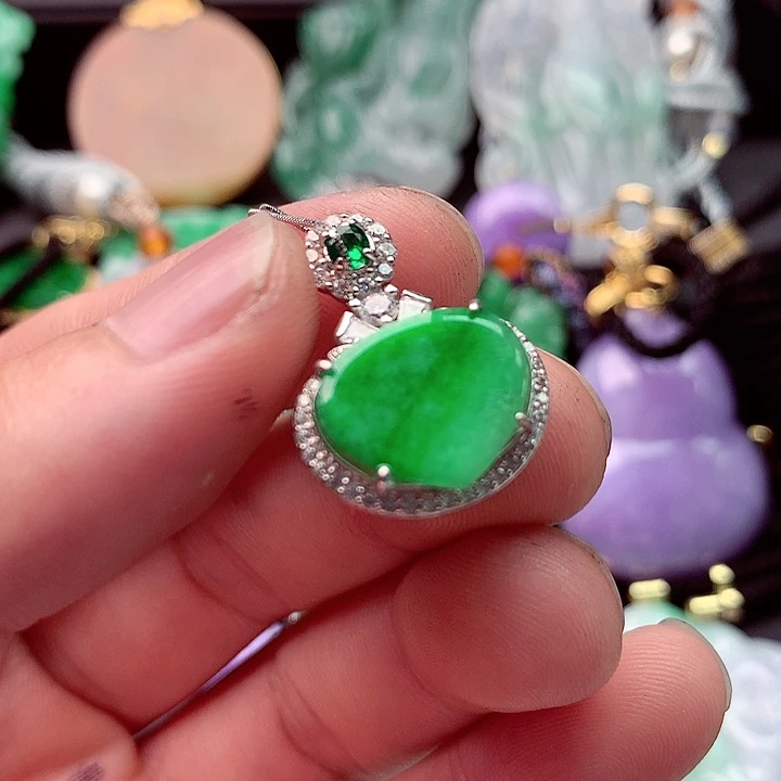 吊坠(不含链)未镶嵌翡翠