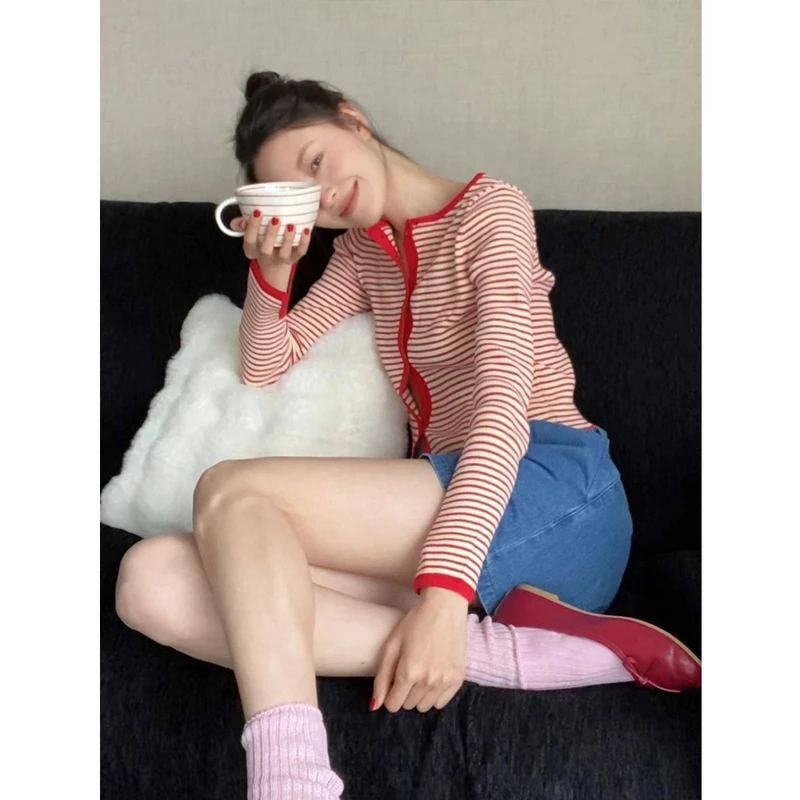 短款红色条纹针织开衫女春秋薄款修身显瘦甜美简约慵懒风百搭上衣