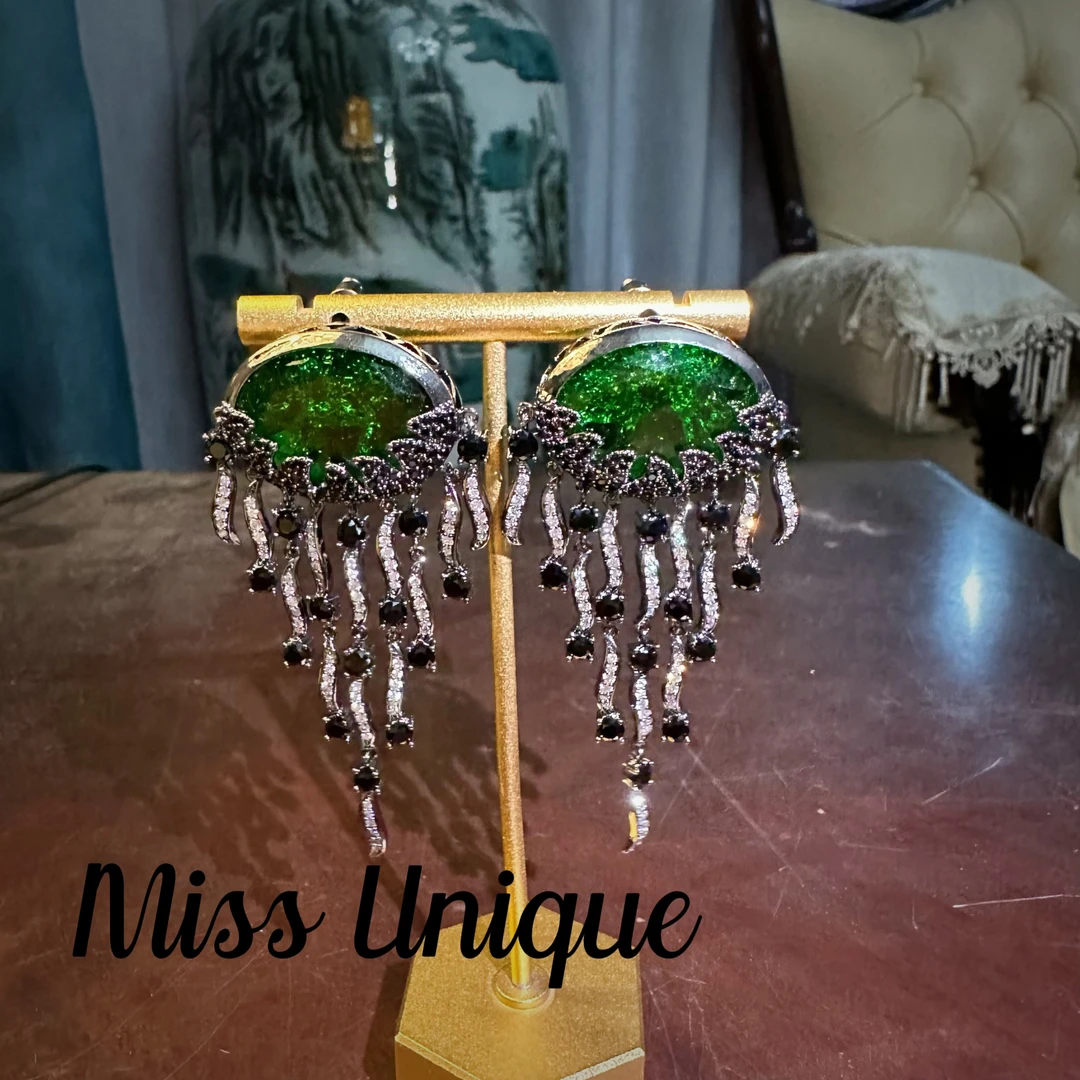 B1912黑底绿色水母耳环