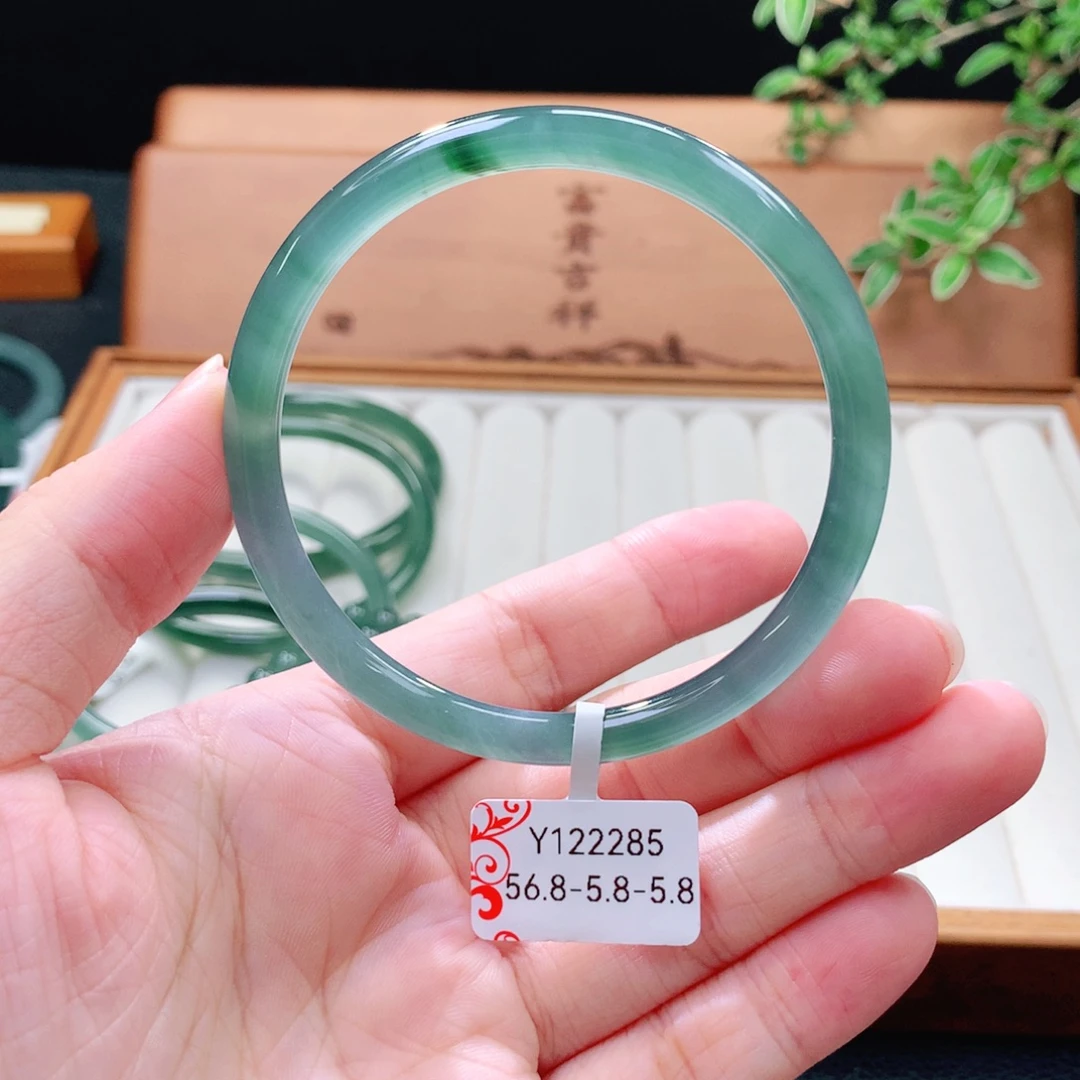 翡翠未镶嵌手镯（圆镯）