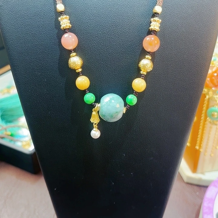 翡翠颈饰未镶嵌吊坠