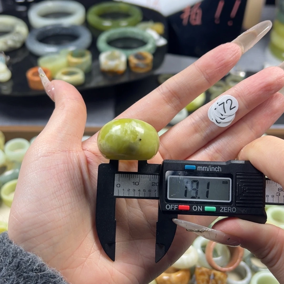 蛇纹石玉未镶嵌戒指