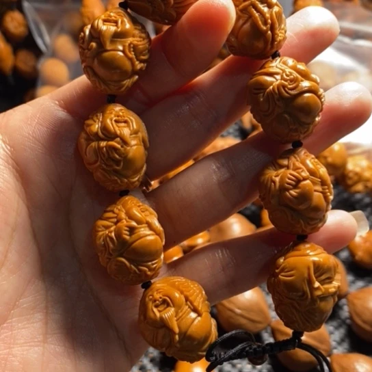 橄榄核吊坠八大财神