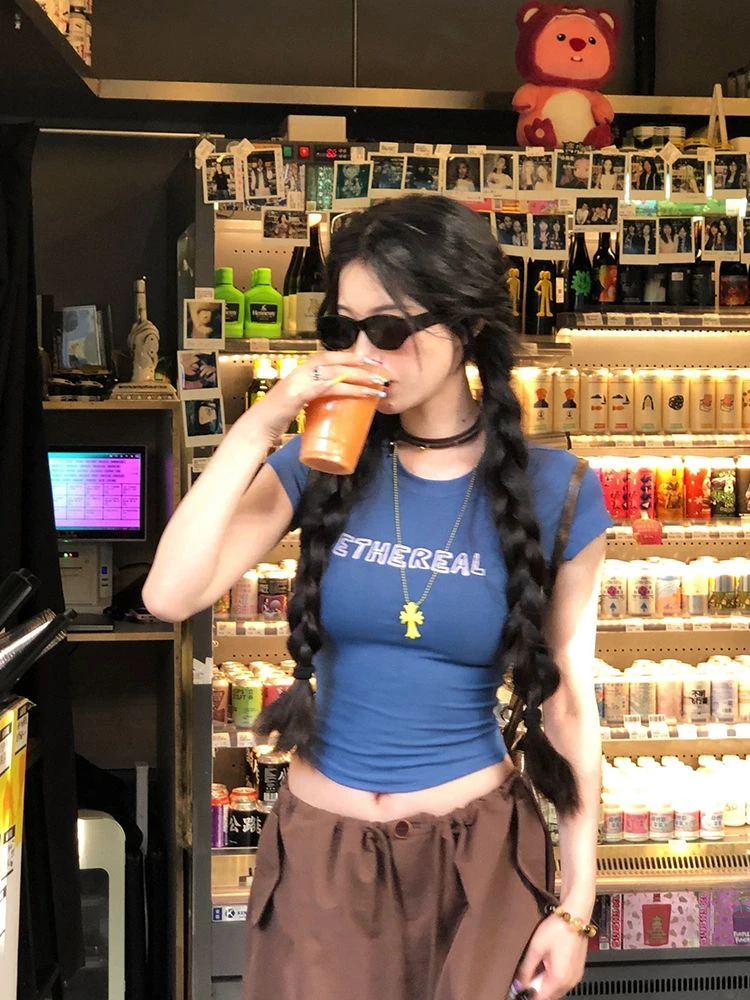 藏蓝色字母印花正肩修身短袖t恤女夏季美式复古辣妹显瘦短款上衣