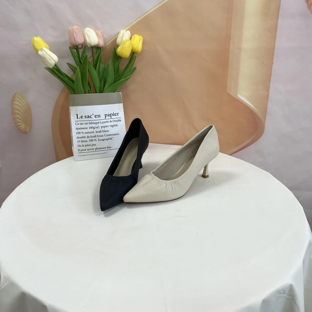 657春秋新款时尚气质百搭细跟尖头单鞋F